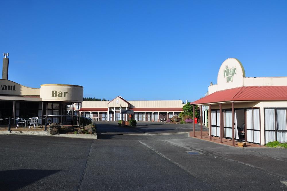 The Village Inn Hotel Te Anau Exterior photo