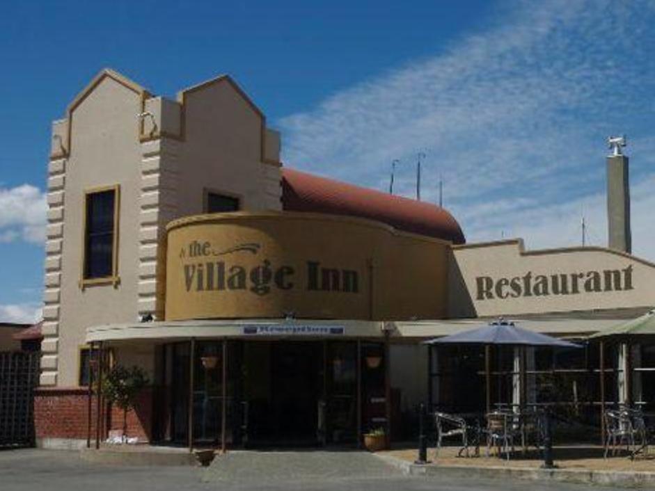 The Village Inn Hotel Te Anau Exterior photo